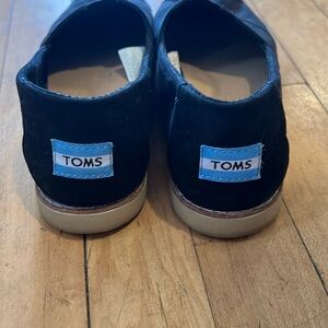 Black suede Toms slip ons.